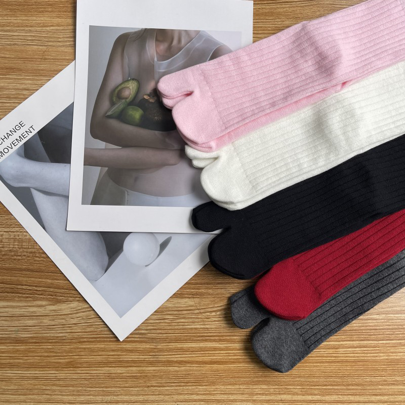 Wide Vertical Stripe Double Ne - đánh giá và giá Toe Sock Split